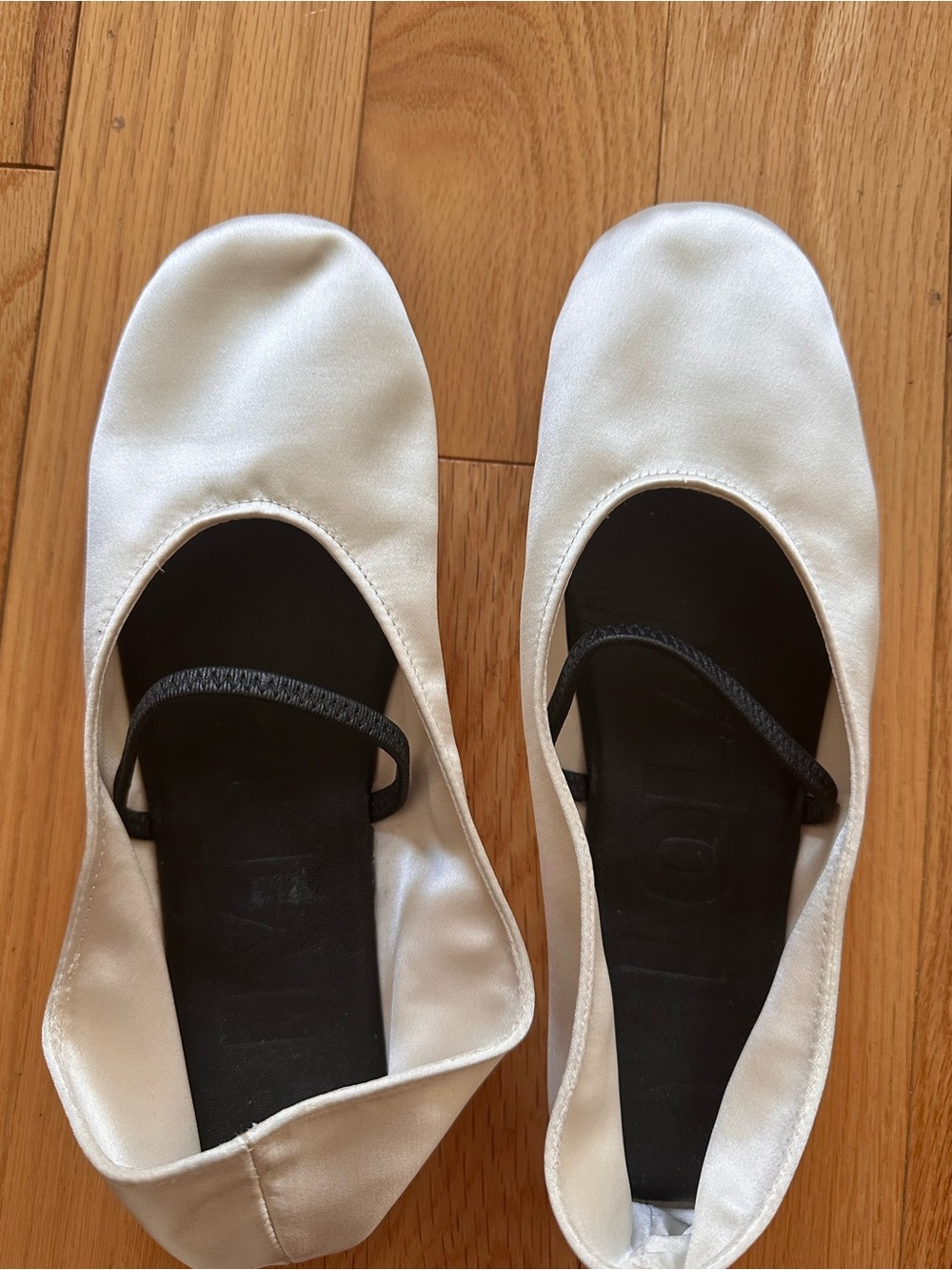 Bimba Y Lola White Satin Ballerina Flat - Picture 10 of 12